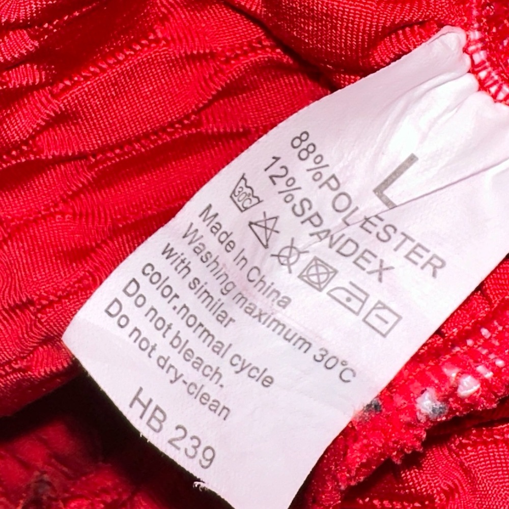 Yoga pants high stretch red textured, ruching at back to flatter figure Large - Picture 7 of 9